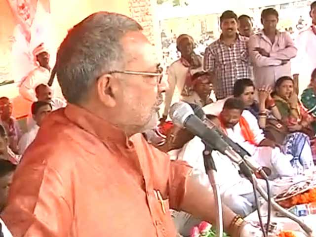 मोदी के आलोचकों को पाकिस्तान जाना होगा : गिरिराज सिंह