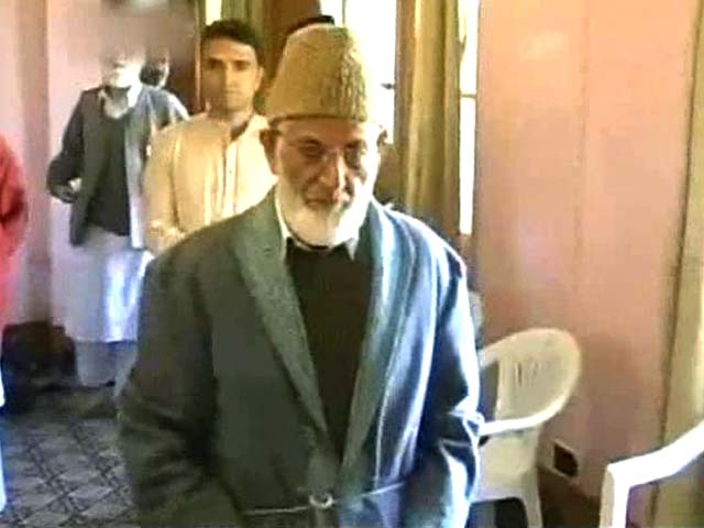 'Emissary' row: Mirwaiz Umer Farooq slams Syed Ali Shah Geelani