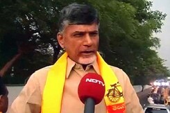 Chandrababu Naidu woos voters with development bait Chandrababu Naidu woos voters with development bait