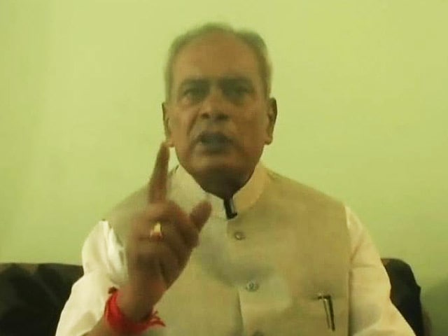 Video : RJD leader Prabhunath Singh in trouble for threatening district magistrate