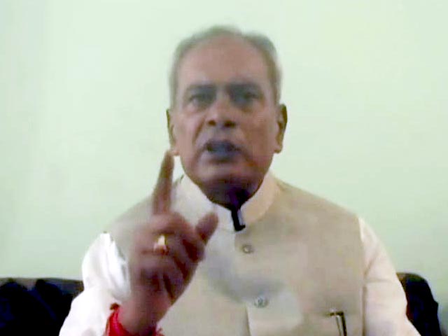 डीएम को धमकाने के आरोप में मुश्किल में फंसे आरजेडी प्रत्याशी प्रभुनाथ सिंह