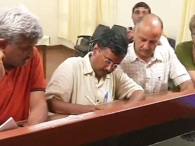Video : Arvind Kejriwal files nomination papers from Varanasi