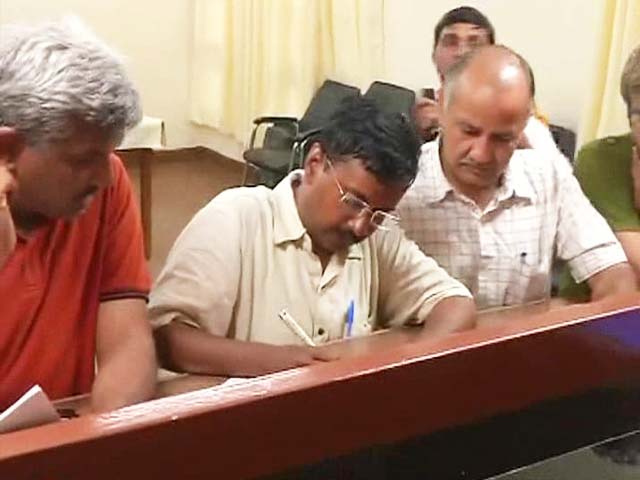 Arvind Kejriwal files nomination papers from Varanasi