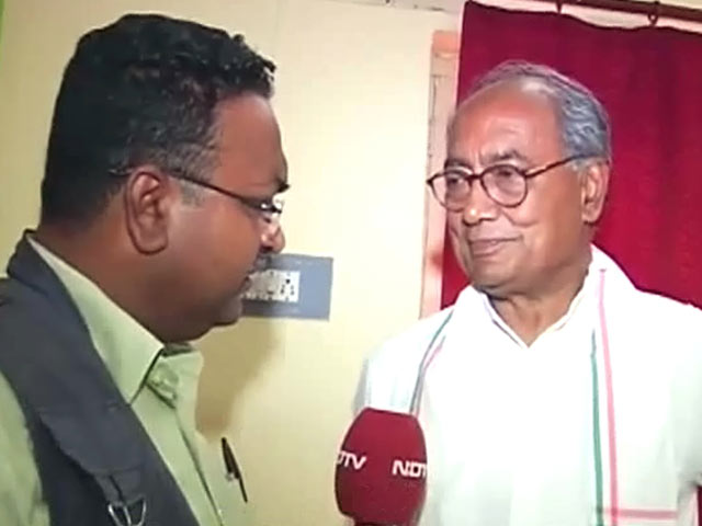 नरेंद्र मोदी ने सबको खरीद लिया है : दिग्विजय सिंह