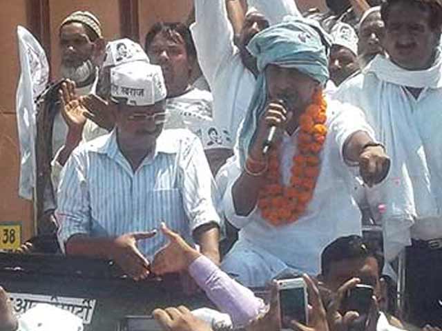 Arvind Kejriwal slams Narendra Modi, Rahul Gandhi for 'helicopter democracy'