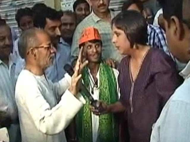 Video : Watch: <i>Chai Stop</i> - Narendra Modi now a Banarasi babu