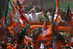 मिशन 2014 : बनारस में दिखा नरेंद्र मोदी का रंग मिशन 2014 : बनारस में दिखा नरेंद्र मोदी का रंग