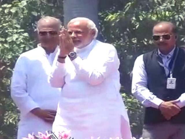 After Narendra Modi's Varanasi roadshow, bickering over statues