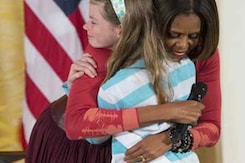 Girl surprises Michelle Obama with jobless father's resume Girl surprises Michelle Obama with jobless father's resume