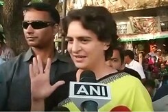 बौखलाए चूहे की तरह दौड़ रही है बीजेपी : प्रियंका गांधी बौखलाए चूहे की तरह दौड़ रही है बीजेपी : प्रियंका गांधी