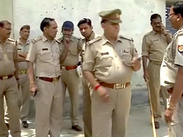 नोएडा में दो गुटों के बीच फायरिंग, एक की मौत