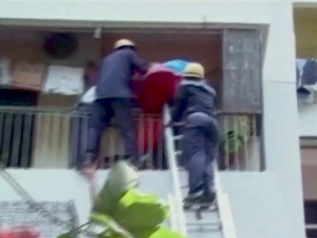 सूरत में इमारत गिरी, तीन लोगों की मौत