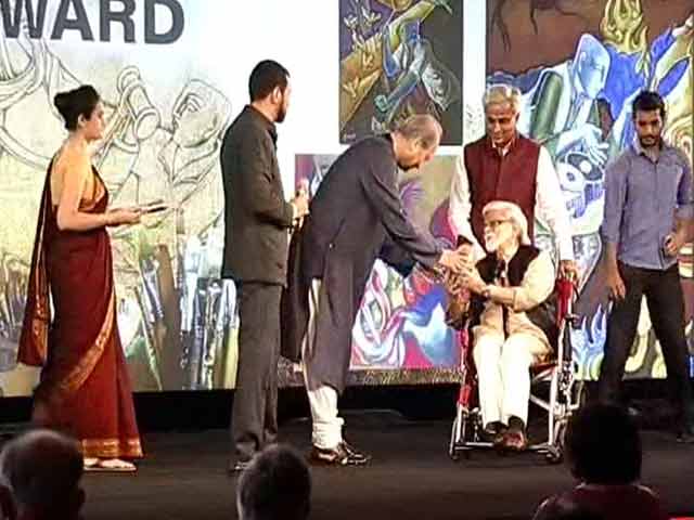 Video : Satish Gujral honoured with Lifetime Achievement Award