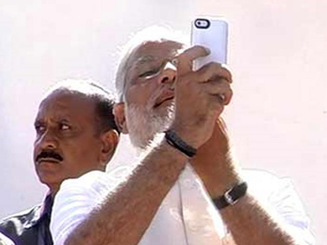 चुनाव आयोग ने मोदी के खिलाफ दिया एफआईआर का आदेश