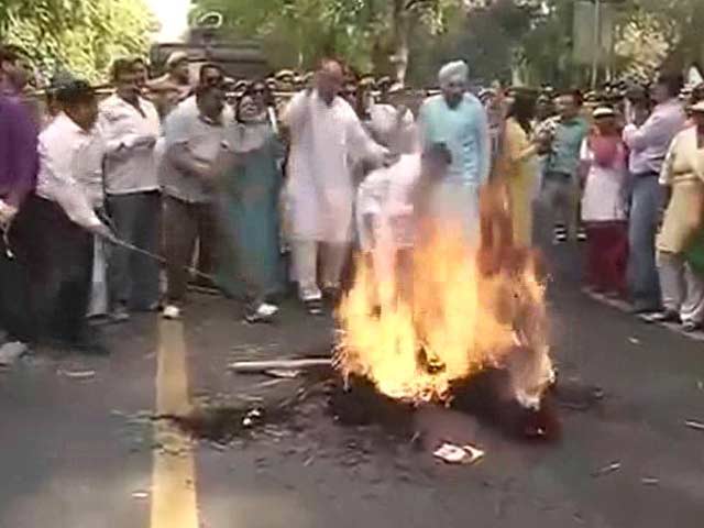 Congress Protests at BJP Office After Uma Bharti Compares Priyanka to Rakhi Sawant
