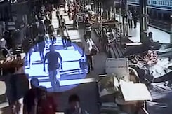 Chennai Bomb Blasts: CCTV Footage of Possible Suspect Released Chennai Bomb Blasts: CCTV Footage of Possible Suspect Released