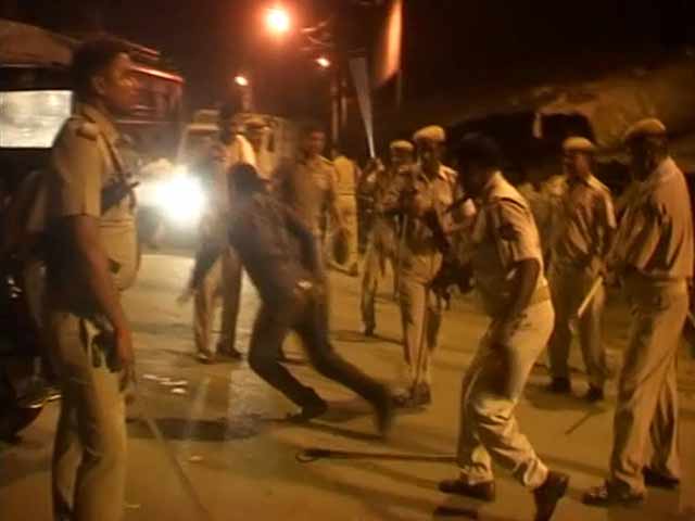 Video : Samajwadi Party, Congress Workers Clash in Allahabad; 12 Injured in Lathicharge