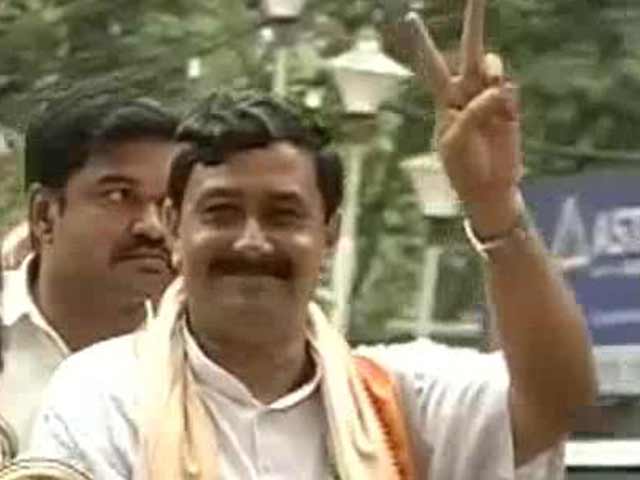 Video : Kolkata North: Vote Split May Send Dark Horse Past Post