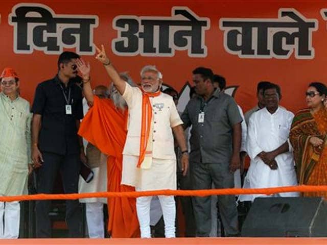 Video : Modi accuses Election Commission of scuttling his Varanasi rally, takes a road trip
