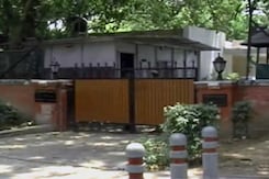 सरकारी बंगले पर कब्जा जमाए बैठे हैं कई पूर्व मंत्री सरकारी बंगले पर कब्जा जमाए बैठे हैं कई पूर्व मंत्री