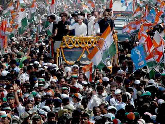 Rahul Gandhi's Tit-For-Tat Roadshow Begins in Varanasi