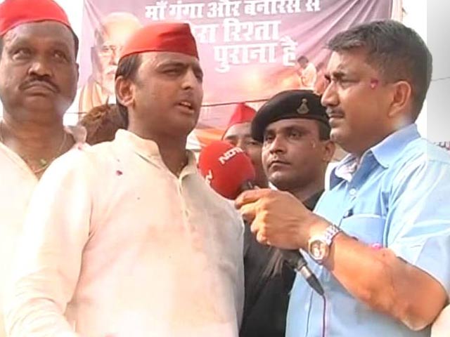 Akhilesh Yadav Hits Out at Narendra Modi for 'Baap-Beta' Jibe