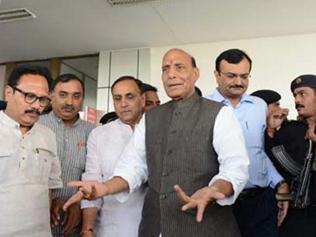 आडवाणी से मिले राजनाथ सिंह