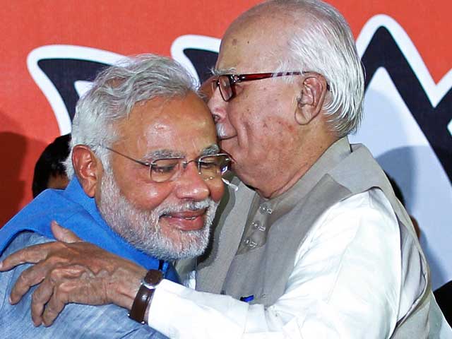 Video : Election Results 2014: From Advani, Flowers and a Hug for Modi