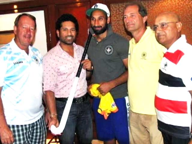 Sachin Tendulkar Motivates Indian Hockey Team Before World Cup