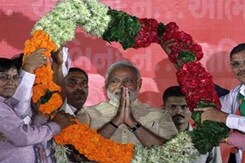 खबरों की खबर : शपथग्रहण के आमंत्रण पर राजनीति? खबरों की खबर : शपथग्रहण के आमंत्रण पर राजनीति?