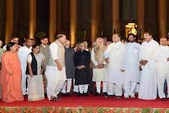 जेटली को मिला वित्त व रक्षा, राजनाथ बने गृहमंत्री जेटली को मिला वित्त व रक्षा, राजनाथ बने गृहमंत्री