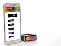 Samsung Gear Fit: A Fitness Tracker With a Display You'll Flaunt