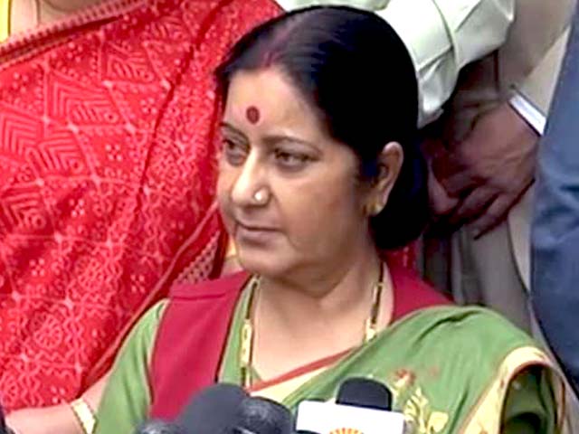 पीएम ने शरीफ से कहा, धमाकों में दब जाती है बातचीत की आवाज : सुषमा स्वराज