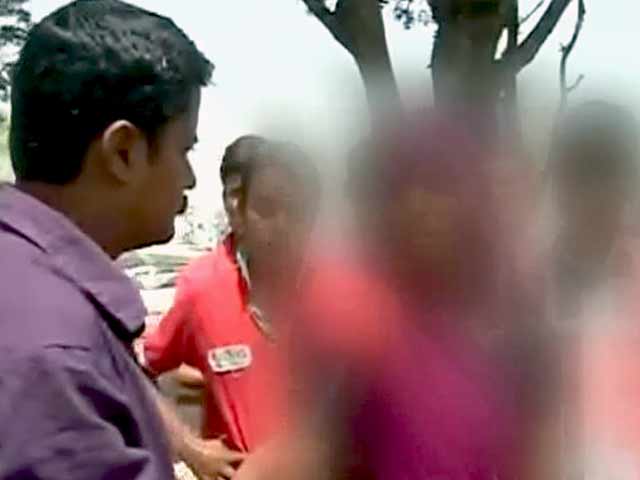 बदायूं : साढ़े तीन महीने से लापता बेटी की तलाश में भटक रही है मां