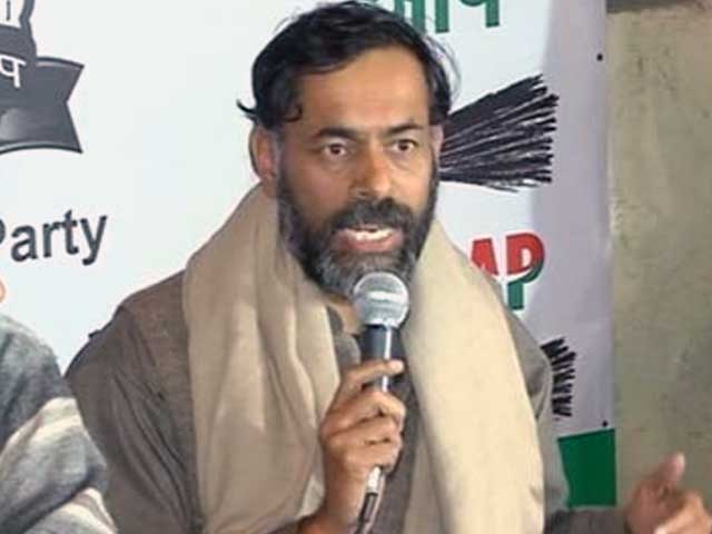 AAP's Yogendra Yadav Offers to Resign From Key Post