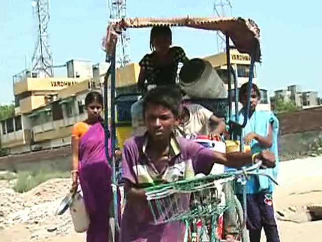 दिल्ली : अब तक बहाल नहीं हुई बिजली