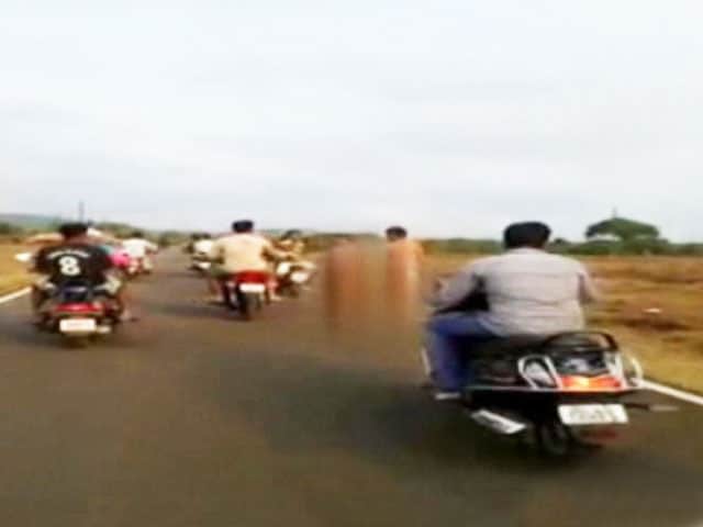 Video : 'Mob Justice' in Goa: Two Alleged Thieves Tied to Bike, Paraded Naked