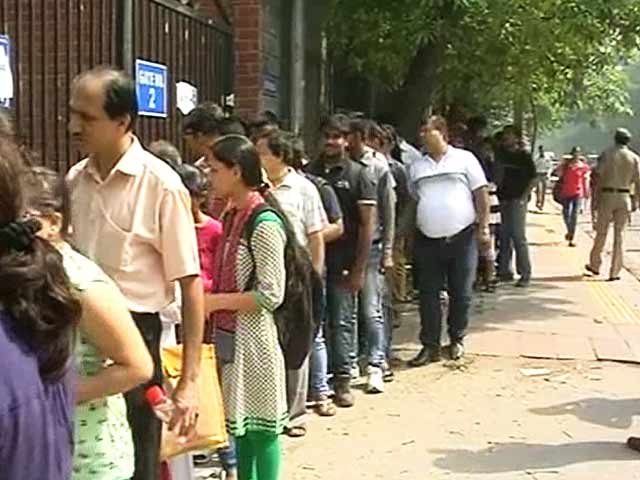 Video : Delhi University Admissions See Long Lines, Protests on Day 1
