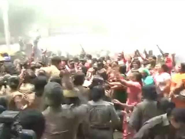 Videos : यूपी में अखिलेश सरकार के खिलाफ बीजेपी का प्रदर्शन