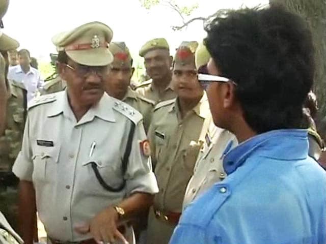 Video : Caught on Camera: In Badaun, Cop Turns Away Villager Who Came to File FIR