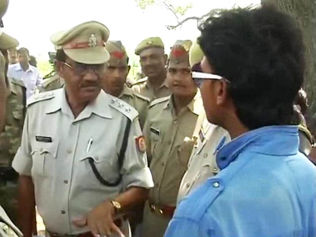 Caught on Camera: In Badaun, Cop Turns Away Villager Who Came to File FIR