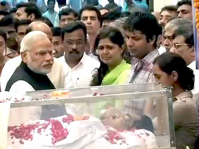 मोदी, आडवाणी के साथ-साथ राहुल ने भी दी मुंडे को श्रद्धांजलि