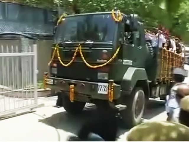 गोपीनाथ मुंडे का पार्थिव शरीर मुंबई पहुंचा