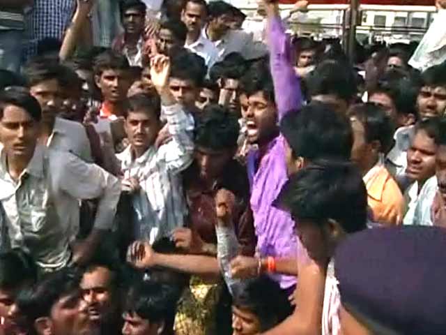 मुंडे के अंतिम संस्कार के बाद समर्थकों ने मचाया हंगामा