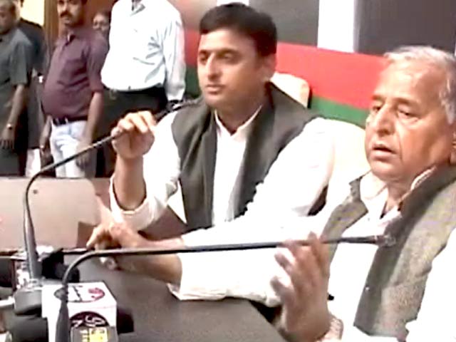 अखिलेश यादव ने श्रावस्ती के छह बड़े अफसरों को सस्पेंड किया