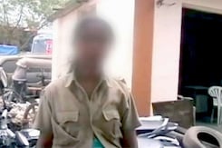 मुंबई : महिला बस कंडक्टर को पीटा, कपड़े भी फाड़े मुंबई : महिला बस कंडक्टर को पीटा, कपड़े भी फाड़े