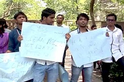 प्राइम टाइम इंट्रो : चार वर्षीय पाठ्यक्रम का नफा-नुकसान? प्राइम टाइम इंट्रो : चार वर्षीय पाठ्यक्रम का नफा-नुकसान?