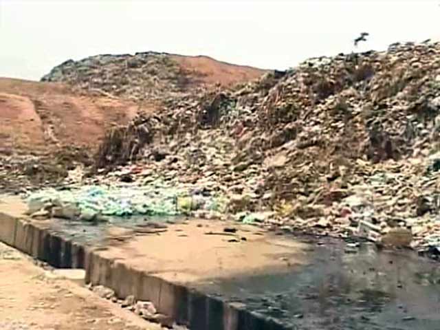Despite New Promises to Remove Garbage, This Village Remains Sceptical
