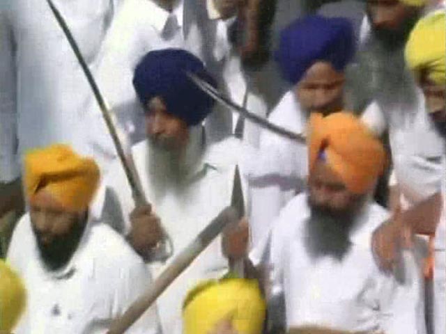 Over 12 Injured as Two Groups Clash Inside Golden Temple Premises