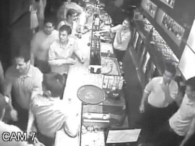 Video : Caught on Camera: Man Molests Woman in Pub, Then Opens Fire